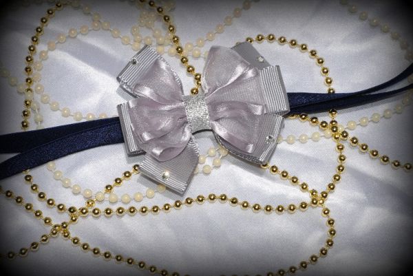Tiara azul marinho e prata