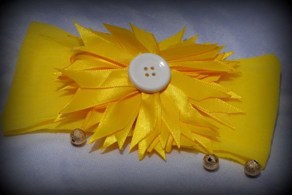 Meia de seda amarela flor grande